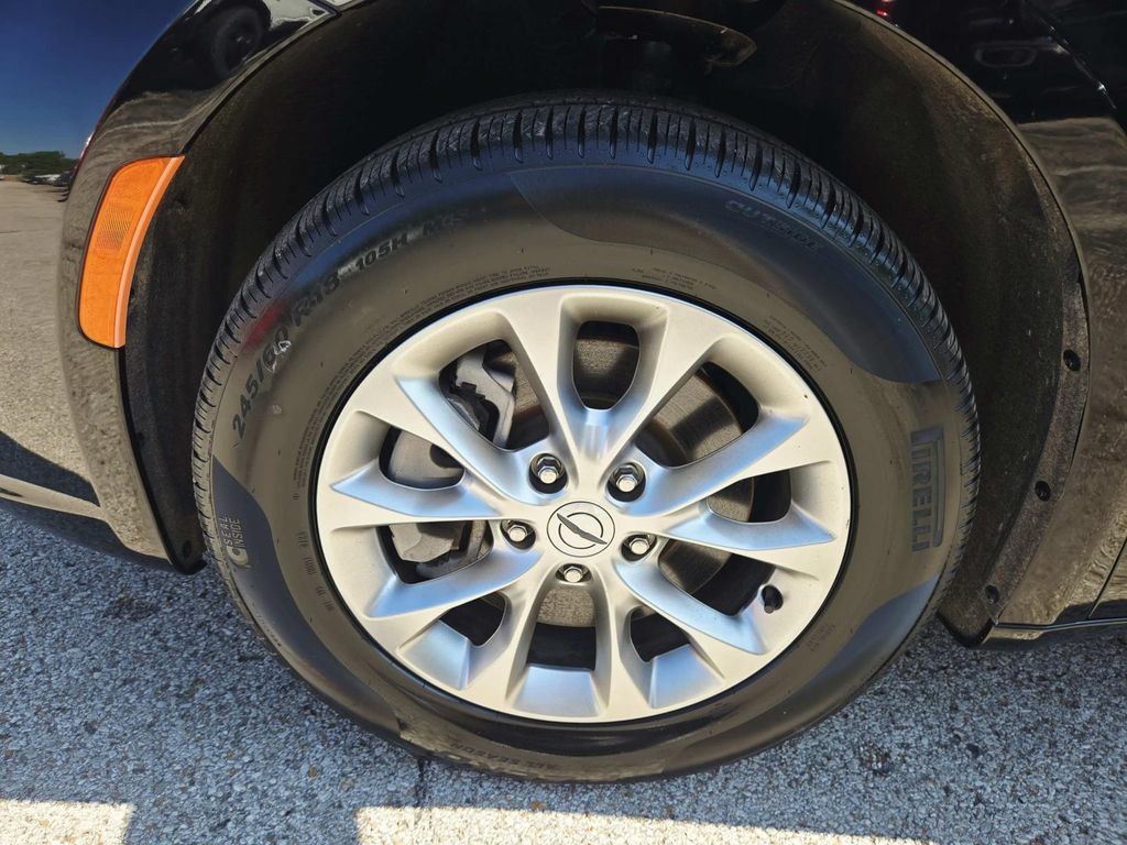 Certified 2024 Chrysler Pacifica Touring-L AWD/4WD image 19