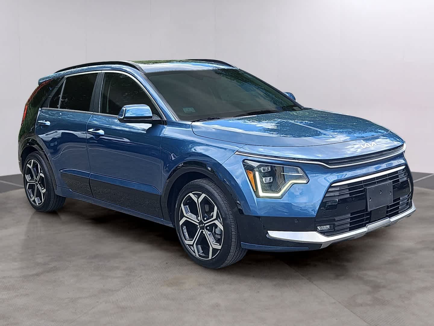 Used 2023 Kia Niro SX Touring FWD image 3