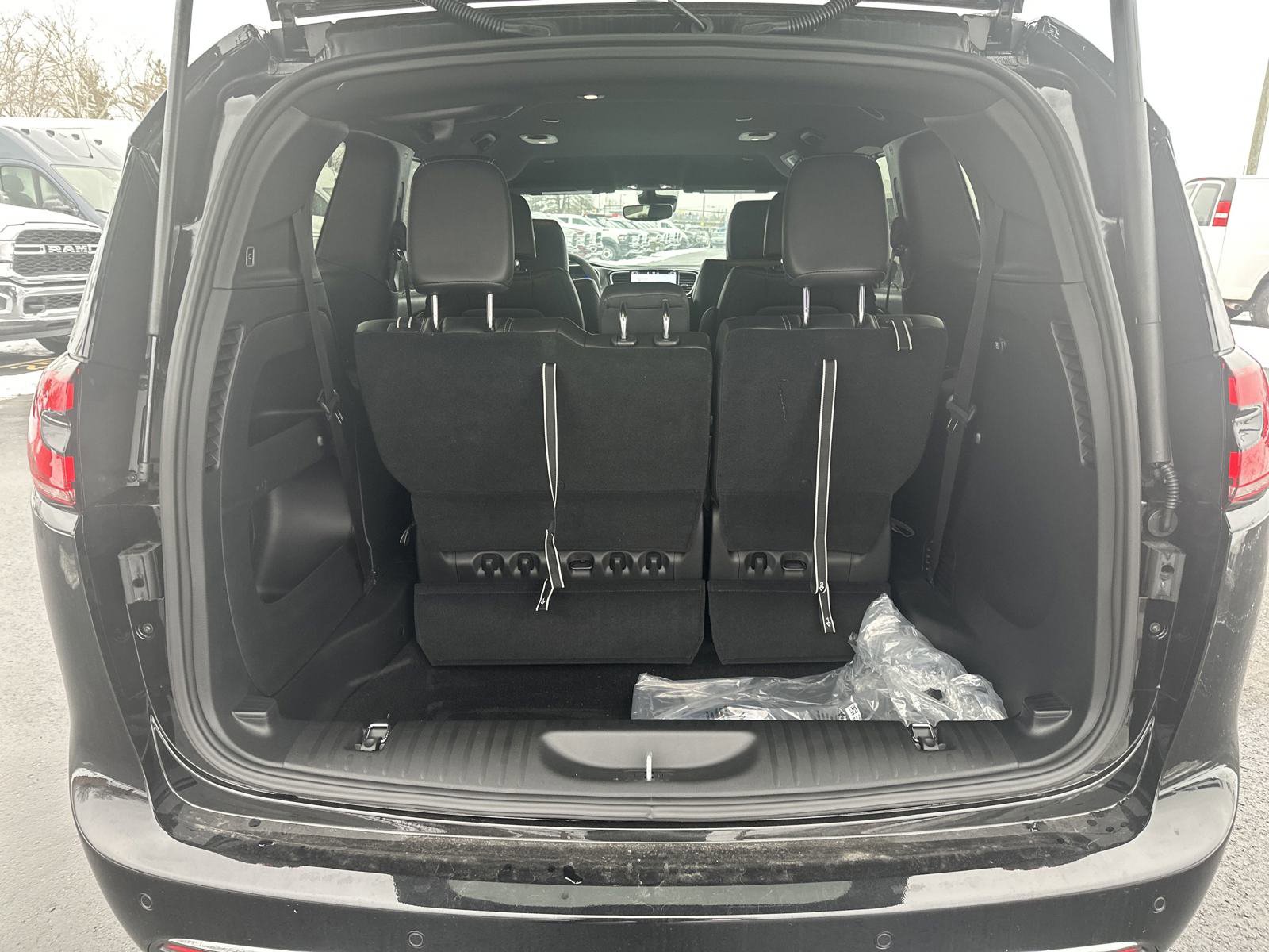 New 2025 Chrysler Pacifica Select image 21