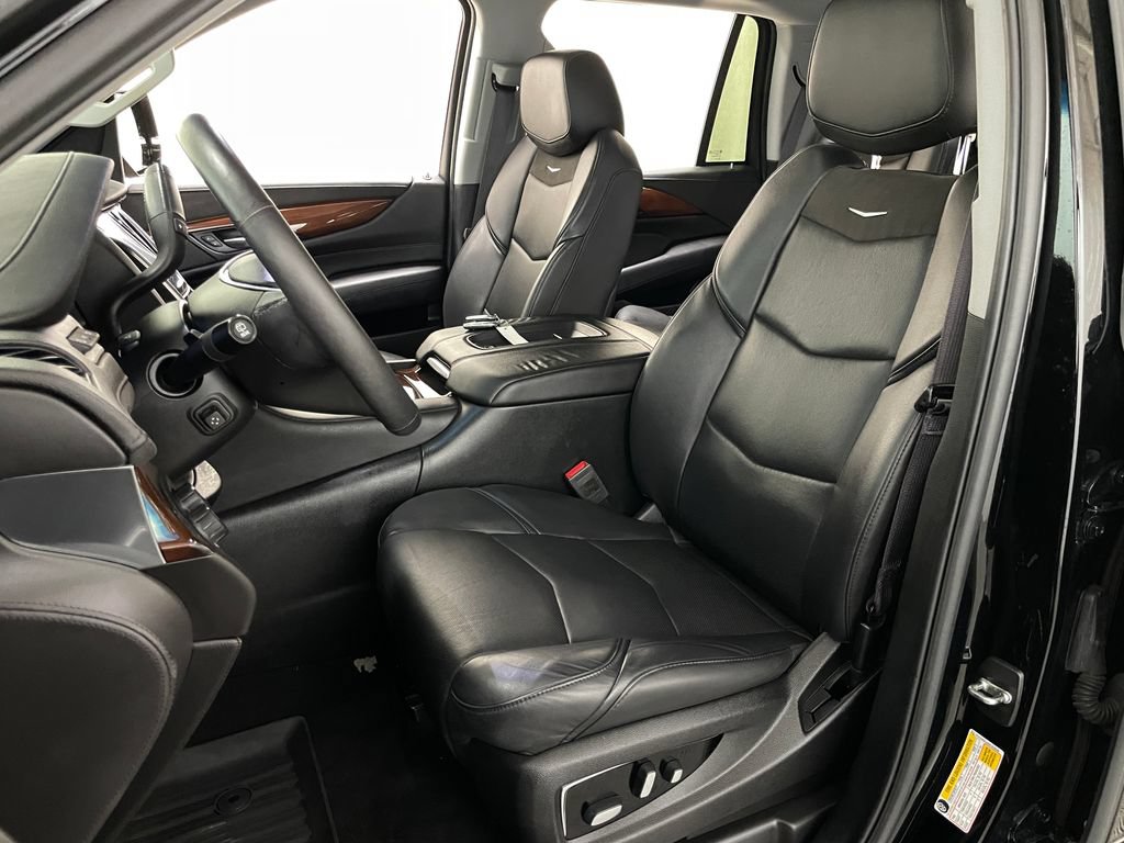Used 2017 Cadillac Escalade Luxury AWD/4WD image 32