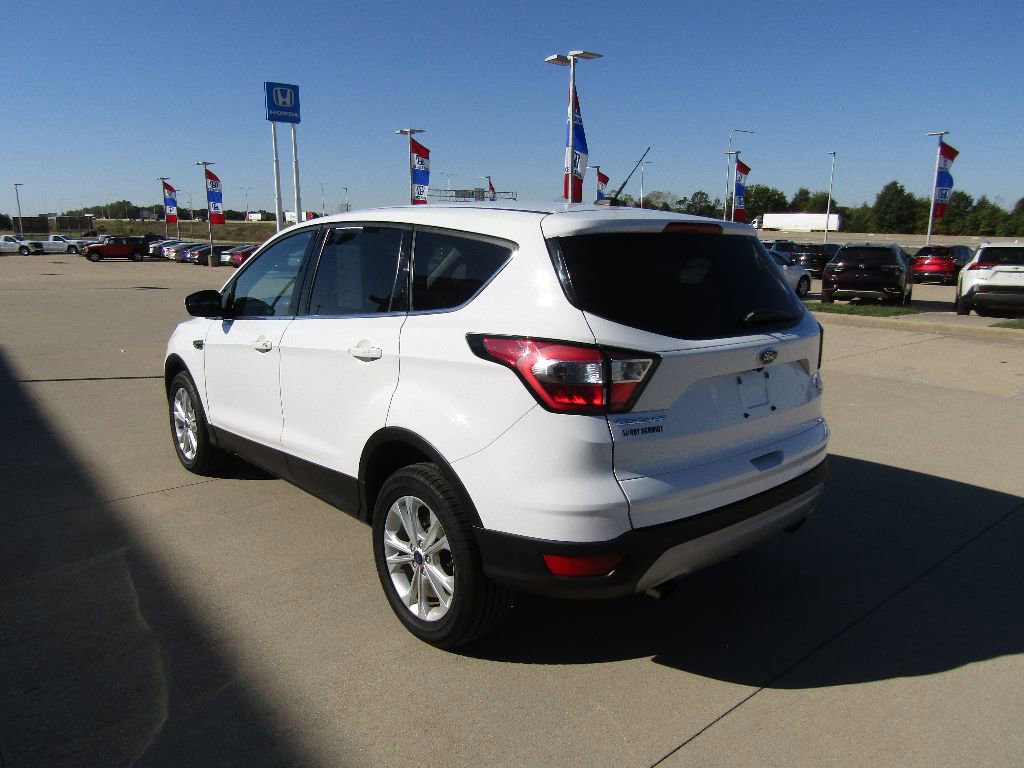 Used 2017 Ford Escape SE image 7