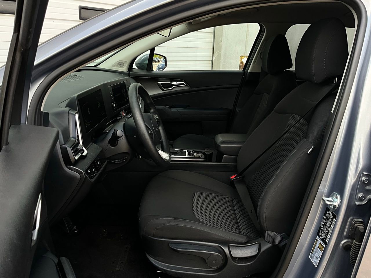 Used 2025 Kia Sportage LX image 10