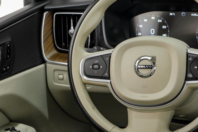 Used 2021 Volvo XC60 T5 Momentum w/ Protection Package Premier FWD image 15