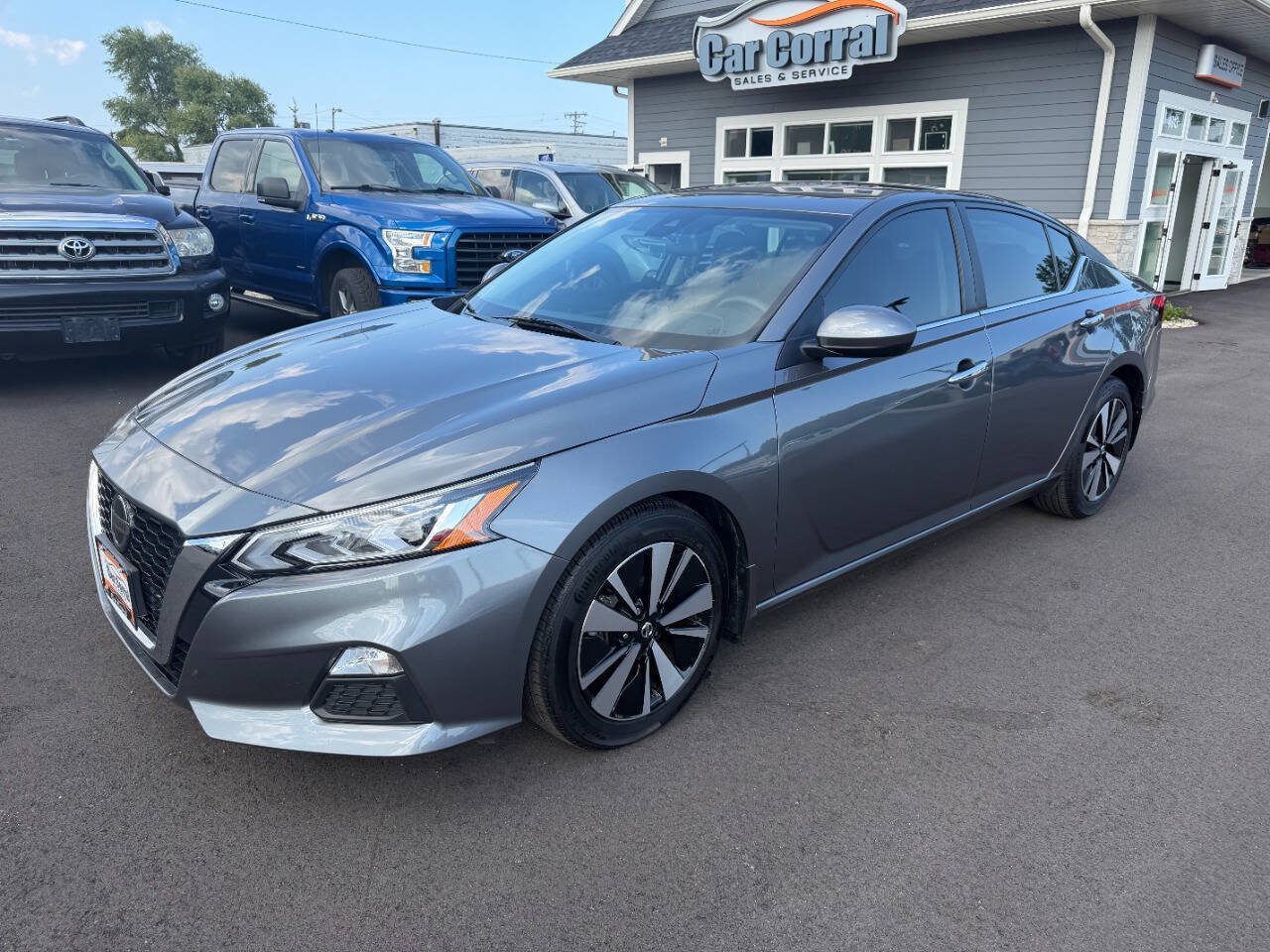Used 2022 Nissan Altima 2.5 SV FWD image 1