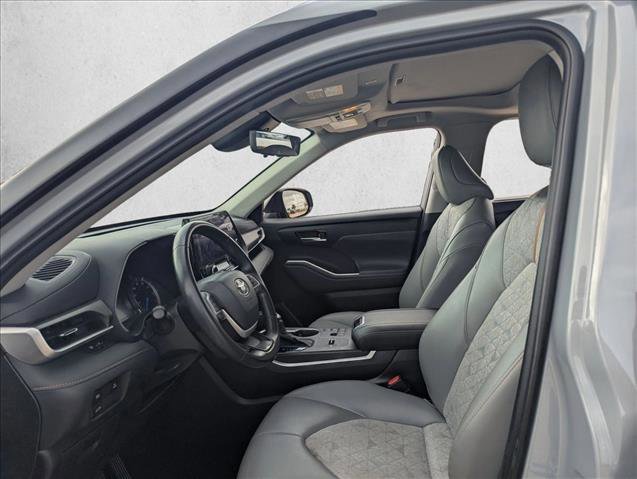 Certified 2023 Toyota Highlander Bronze Edition image 9