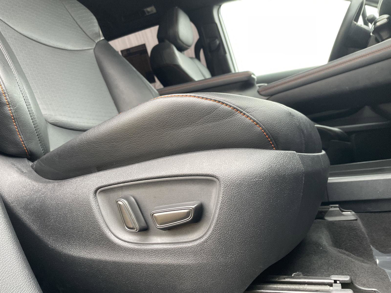 Used 2023 Toyota Sienna XSE AWD/4WD image 10