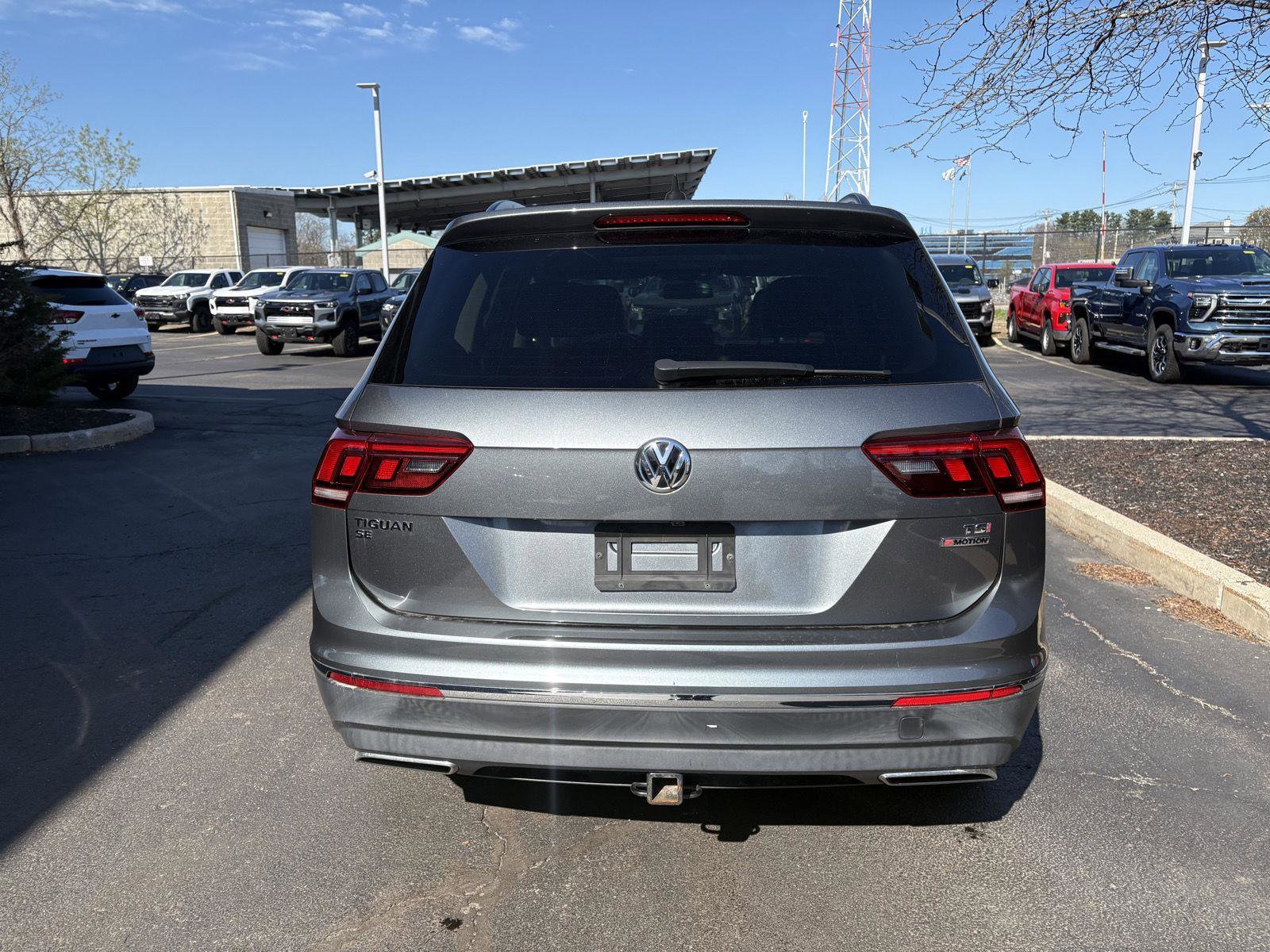 Used 2018 Volkswagen Tiguan SE w/ Panoramic Sunroof Package AWD/4WD image 6