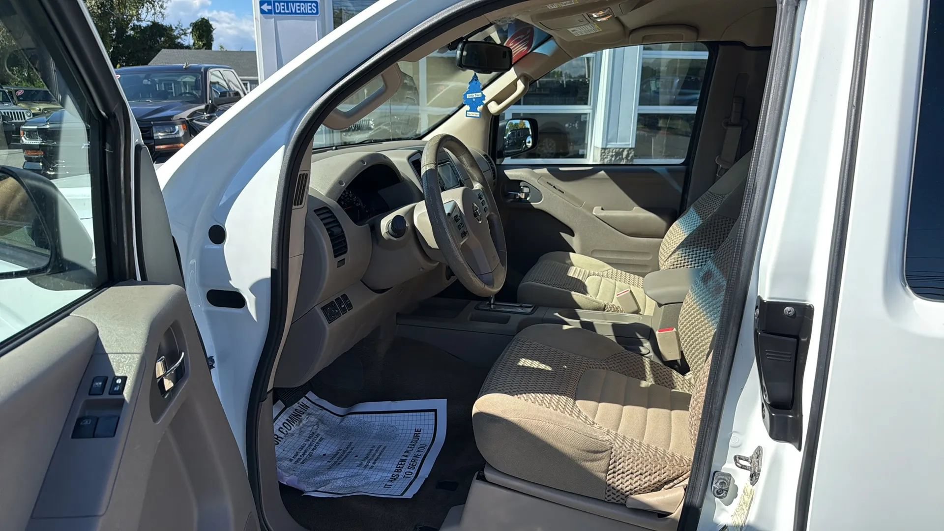 Used 2015 Nissan Frontier SV w/ SV Value Truck Package AWD/4WD image 23