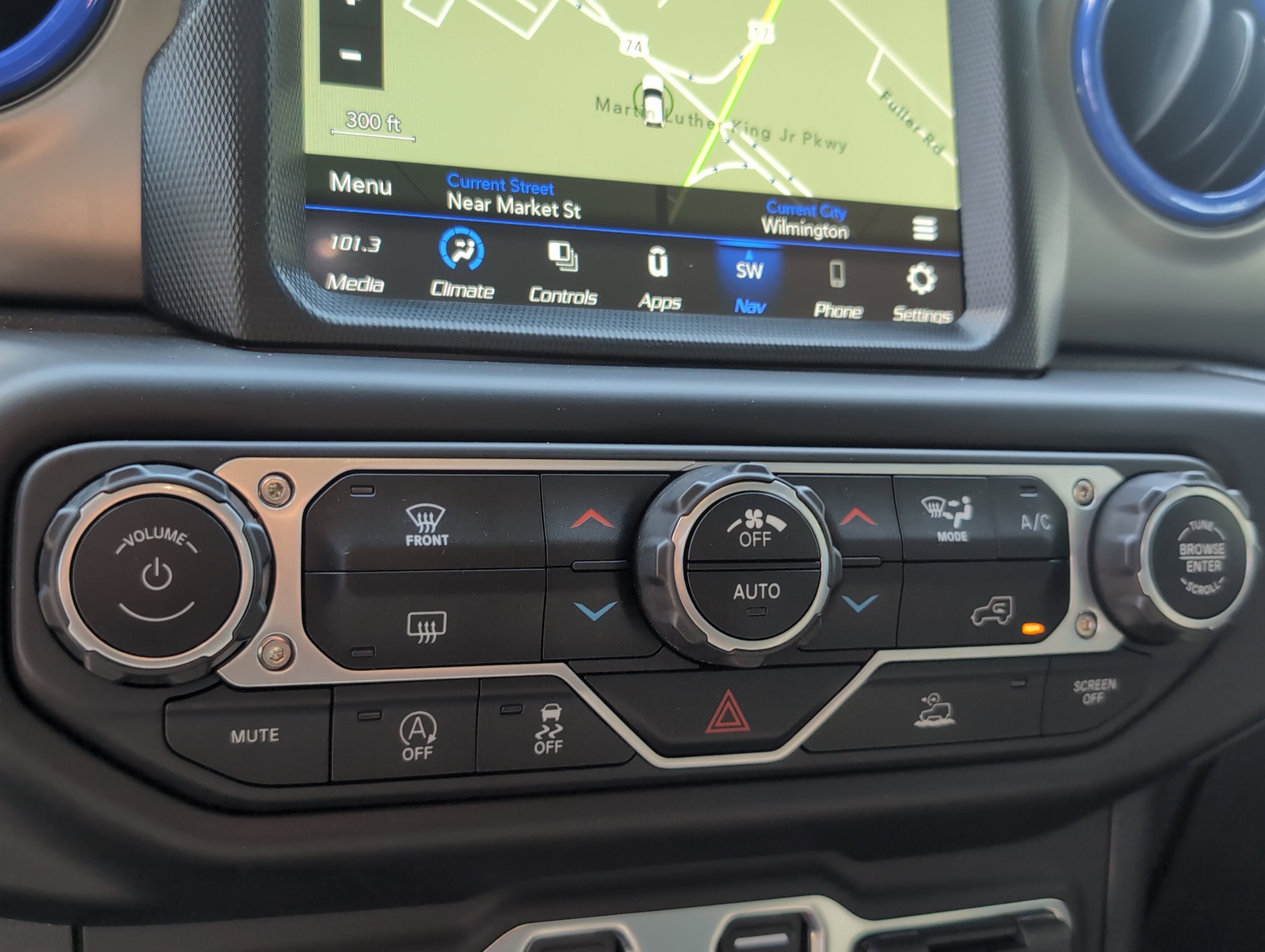 Used 2023 Jeep Gladiator Willys image 39