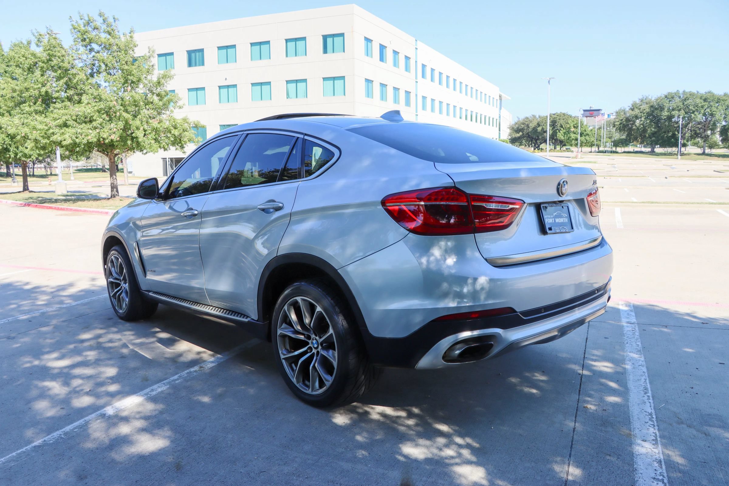 Used 2016 BMW X6 xDrive50i w/ Executive Package AWD/4WD image 5