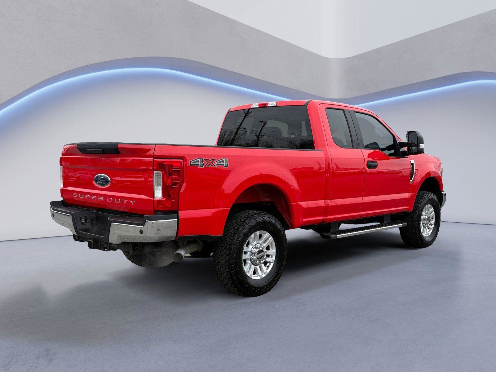 Used 2018 Ford F250 XLT w/ XLT Value Package image 3