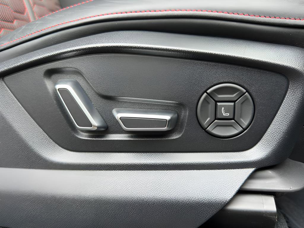 Certified 2025 Audi RS Q8 performance image 71