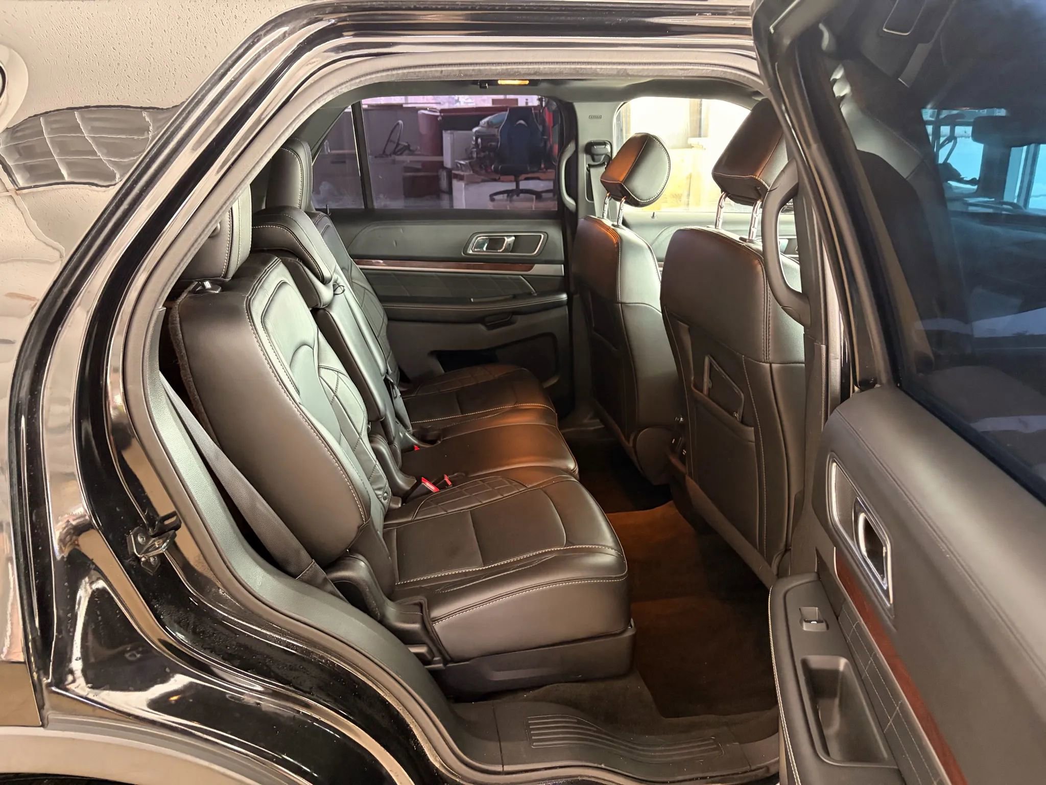 Used 2017 Ford Explorer Platinum image 19