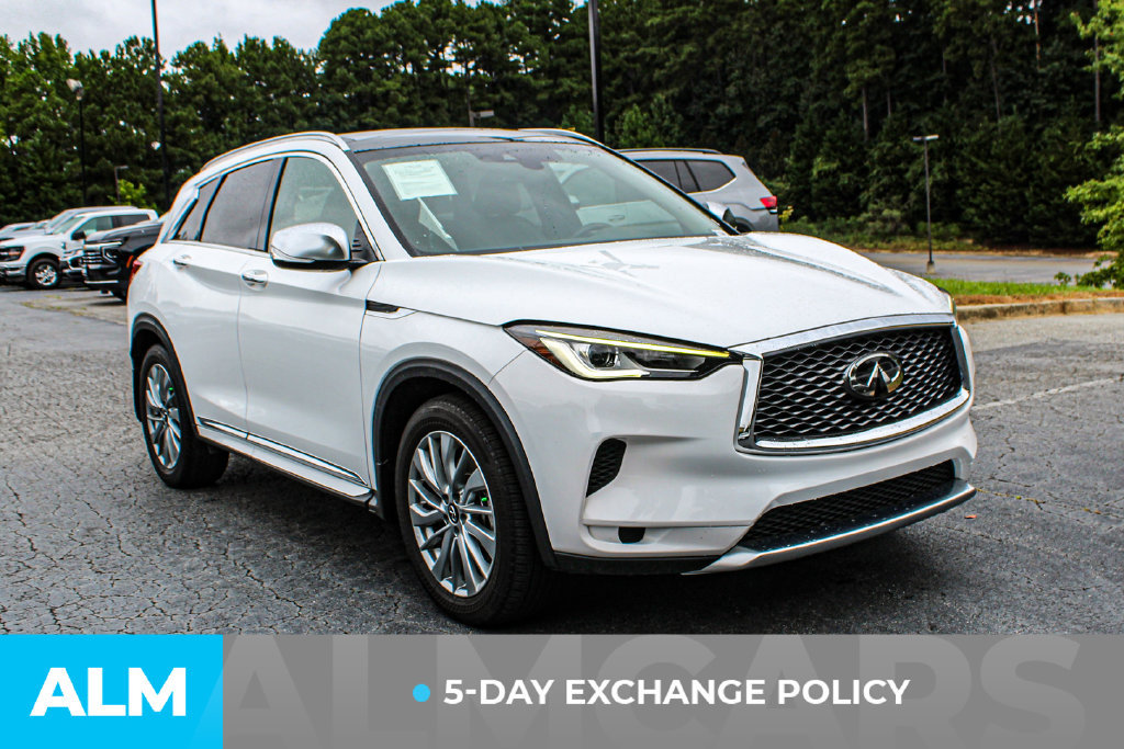 Used 2023 INFINITI QX50 Luxe w/ Accent Package FWD image 3