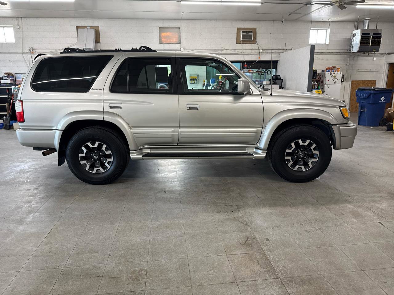 Used 2001 Toyota 4Runner Limited image 72