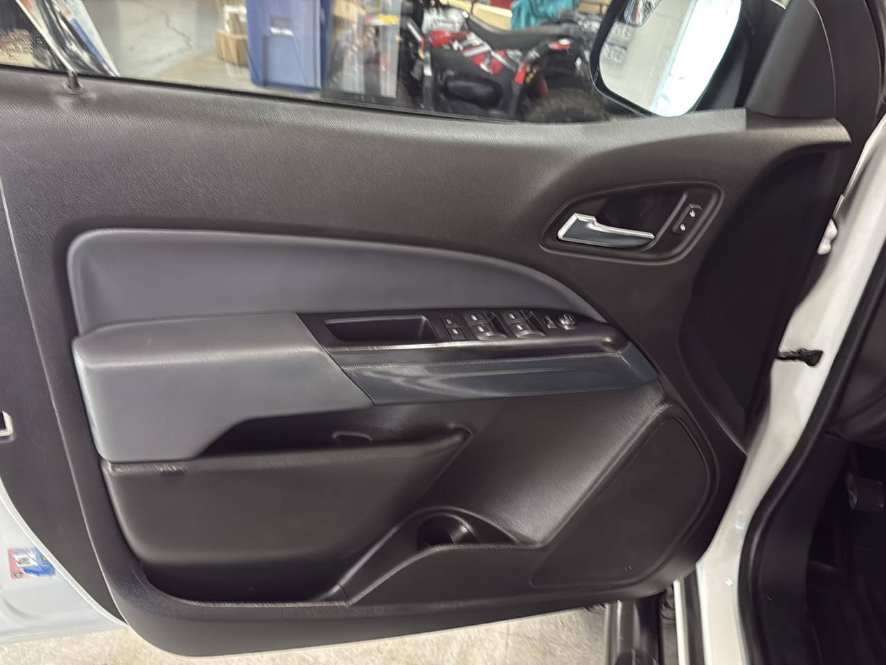 Used 2017 Chevrolet Colorado Z71 AWD/4WD image 34