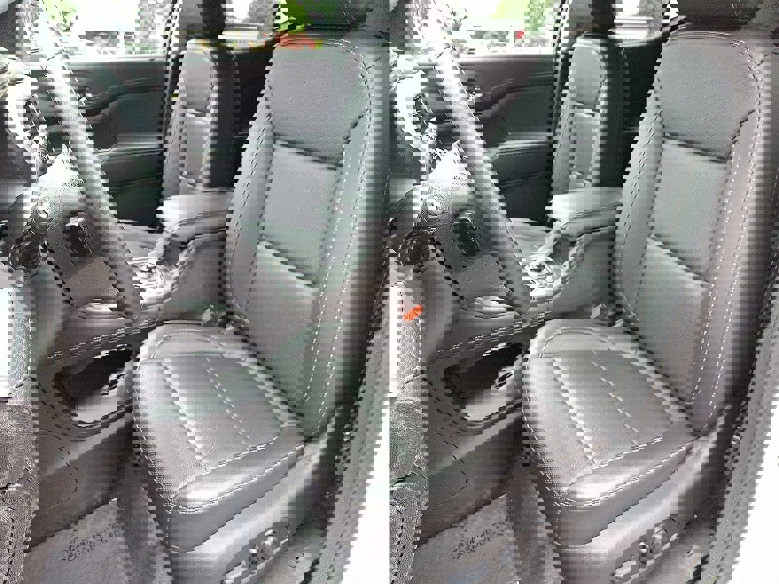 Used 2023 GMC Acadia SLT image 15