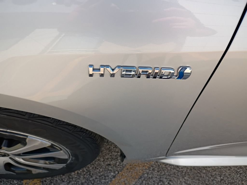 Used 2021 Toyota Corolla LE w/ Carpet Mat Package (TMS) image 11