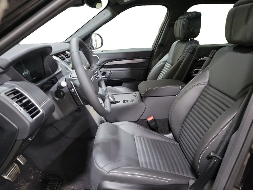 New 2026 Land Rover Discovery Limited Edition AWD/4WD image 13