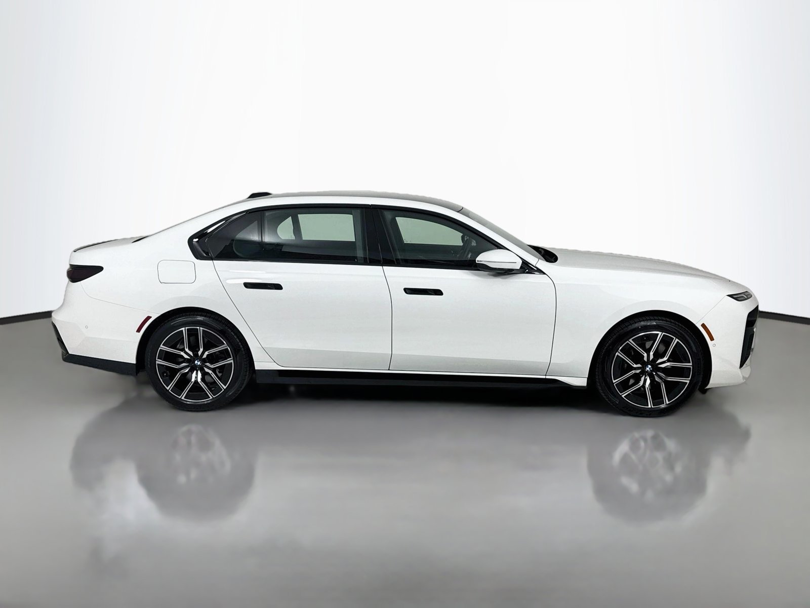 Used 2026 BMW 740i RWD image 8