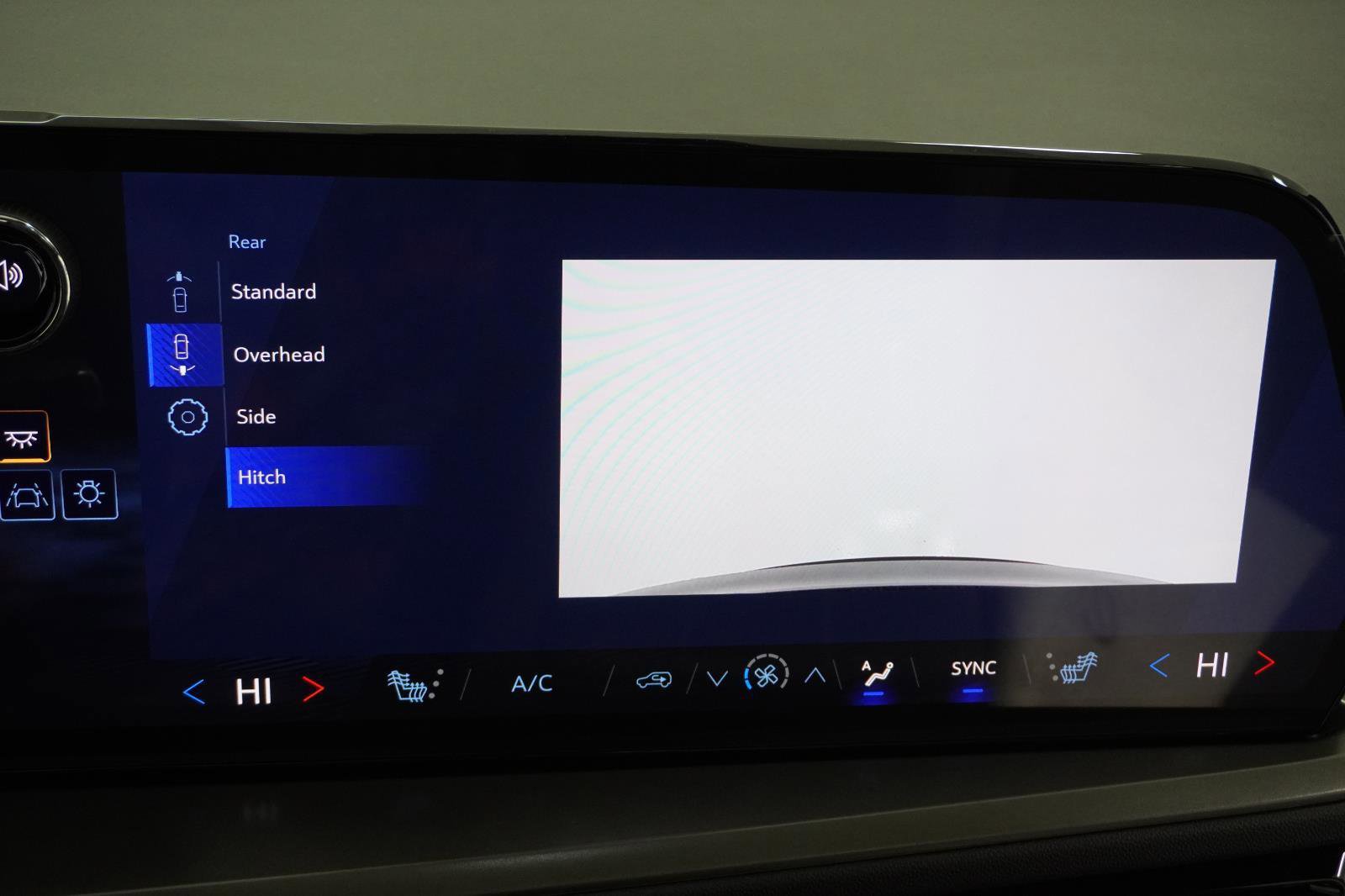 New 2026 Chevrolet Traverse LT w/ Sun and Wheel Package image 32