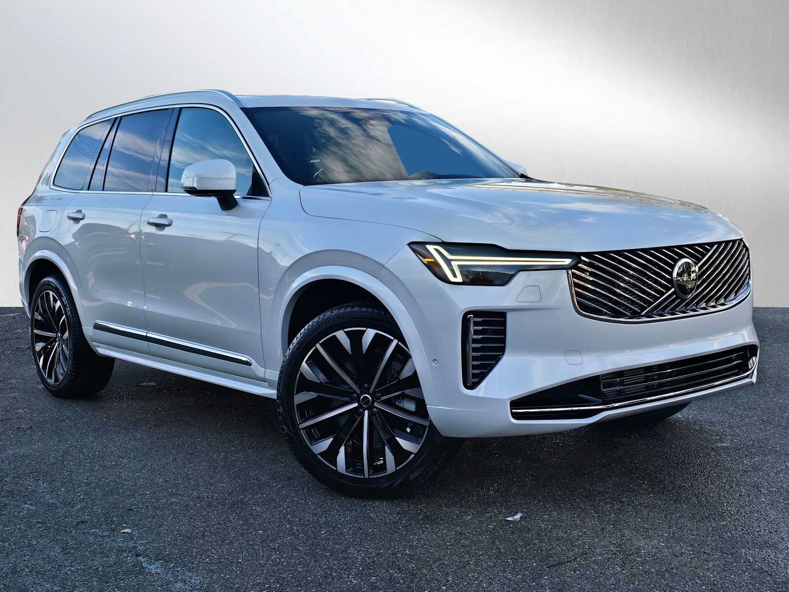 New 2026 Volvo XC90 B6 Plus w/ Protection Package Premier