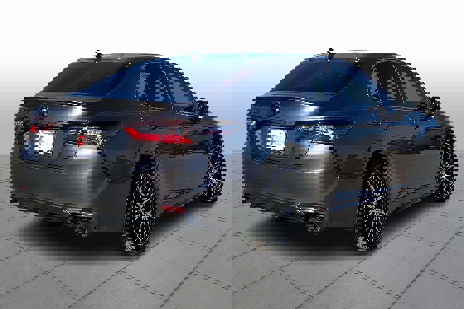 Used 2024 Toyota Camry SE image 12