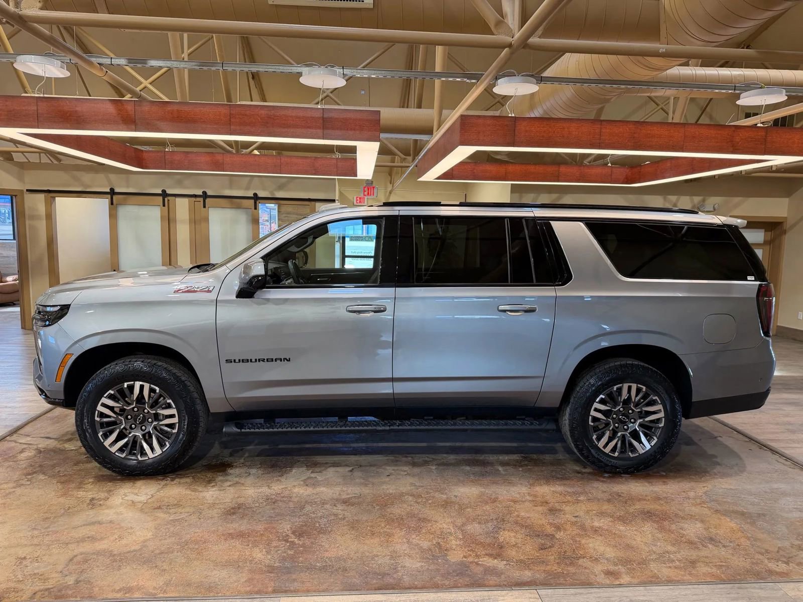 Used 2025 Chevrolet Suburban Z71 image 7