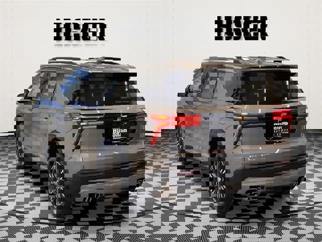 Used 2025 Chevrolet Traverse LT image 5