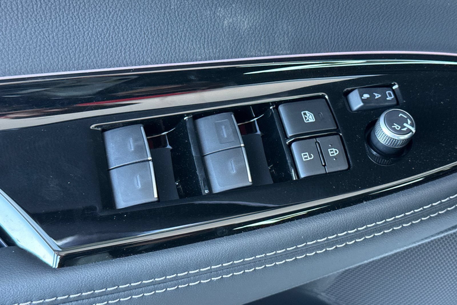 New 2026 Toyota Mirai RWD image 14