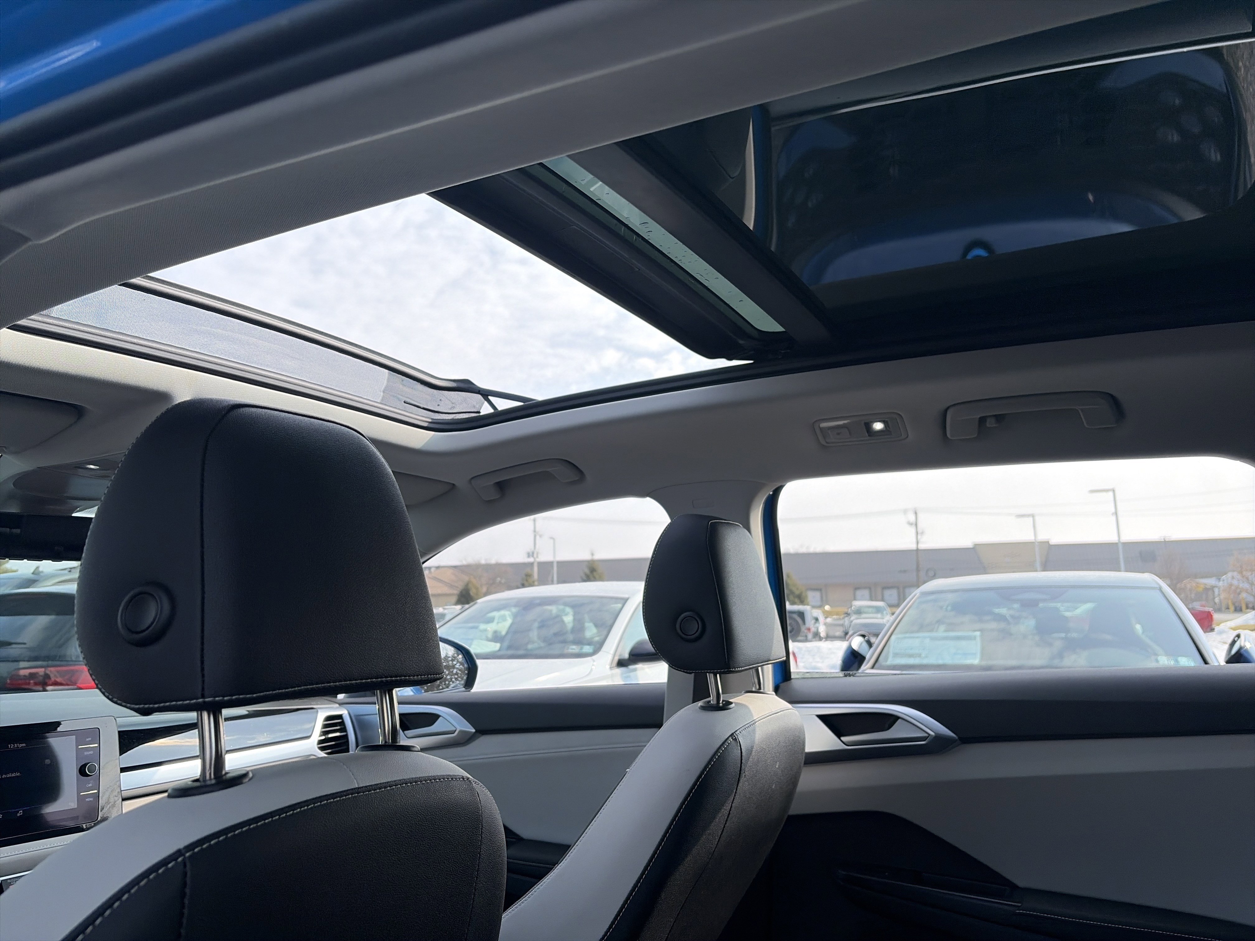 Certified 2025 Volkswagen Taos SE image 15