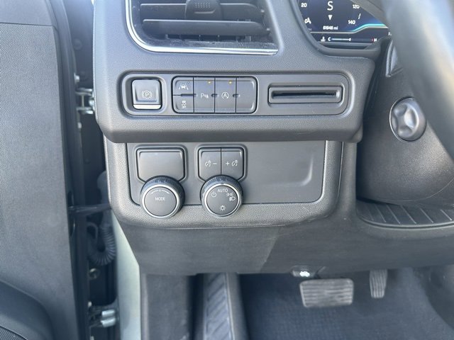 Used 2023 Chevrolet Suburban Premier image 4