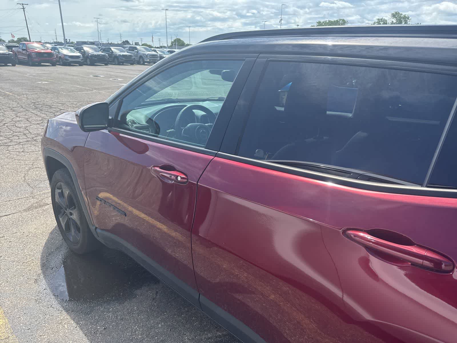 Used 2021 Jeep Compass Latitude w/ Sun and Sound Group AWD/4WD image 11