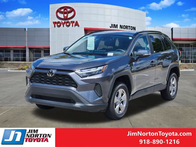 Used 2025 Toyota RAV4 XLE FWD image 3