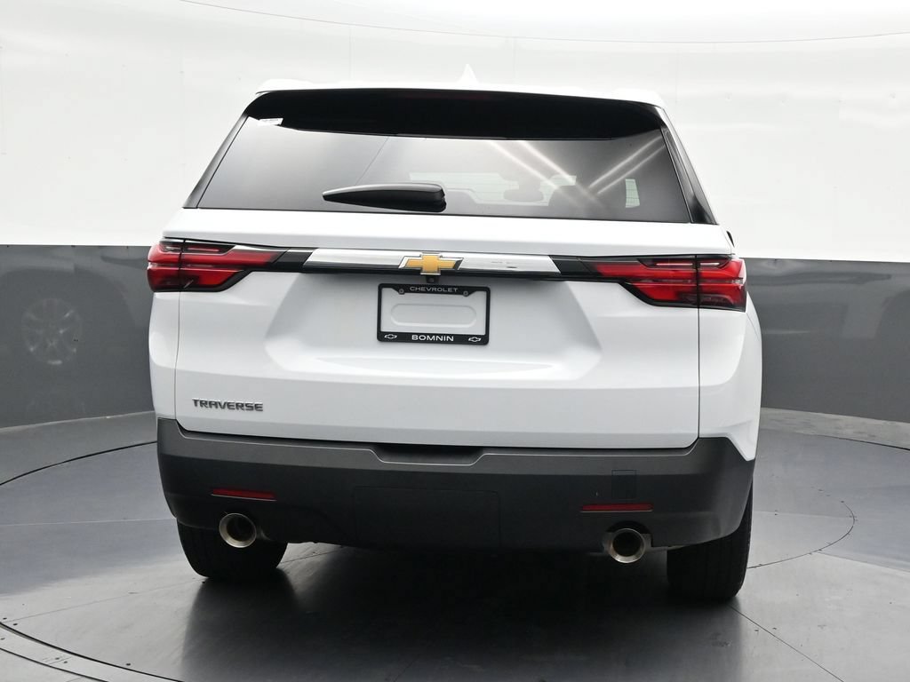 Used 2023 Chevrolet Traverse LS FWD image 4