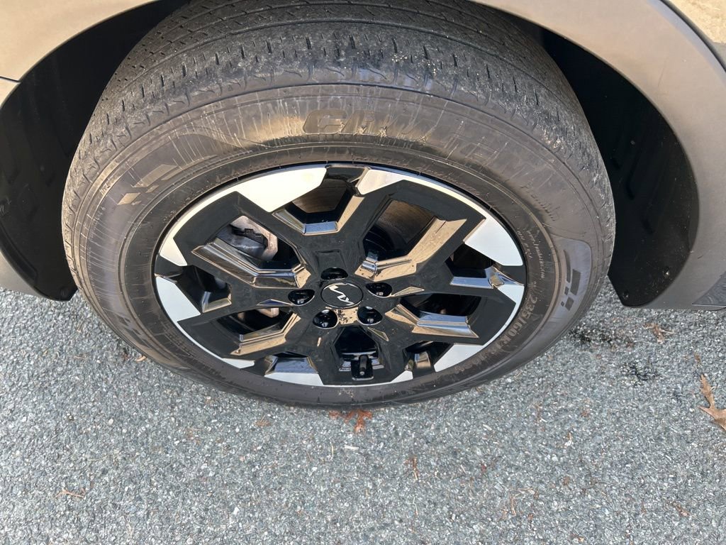 Used 2024 Kia Sorento S image 11