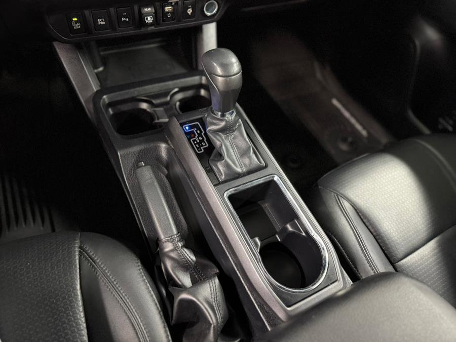Used 2018 Toyota Tacoma TRD Sport image 29