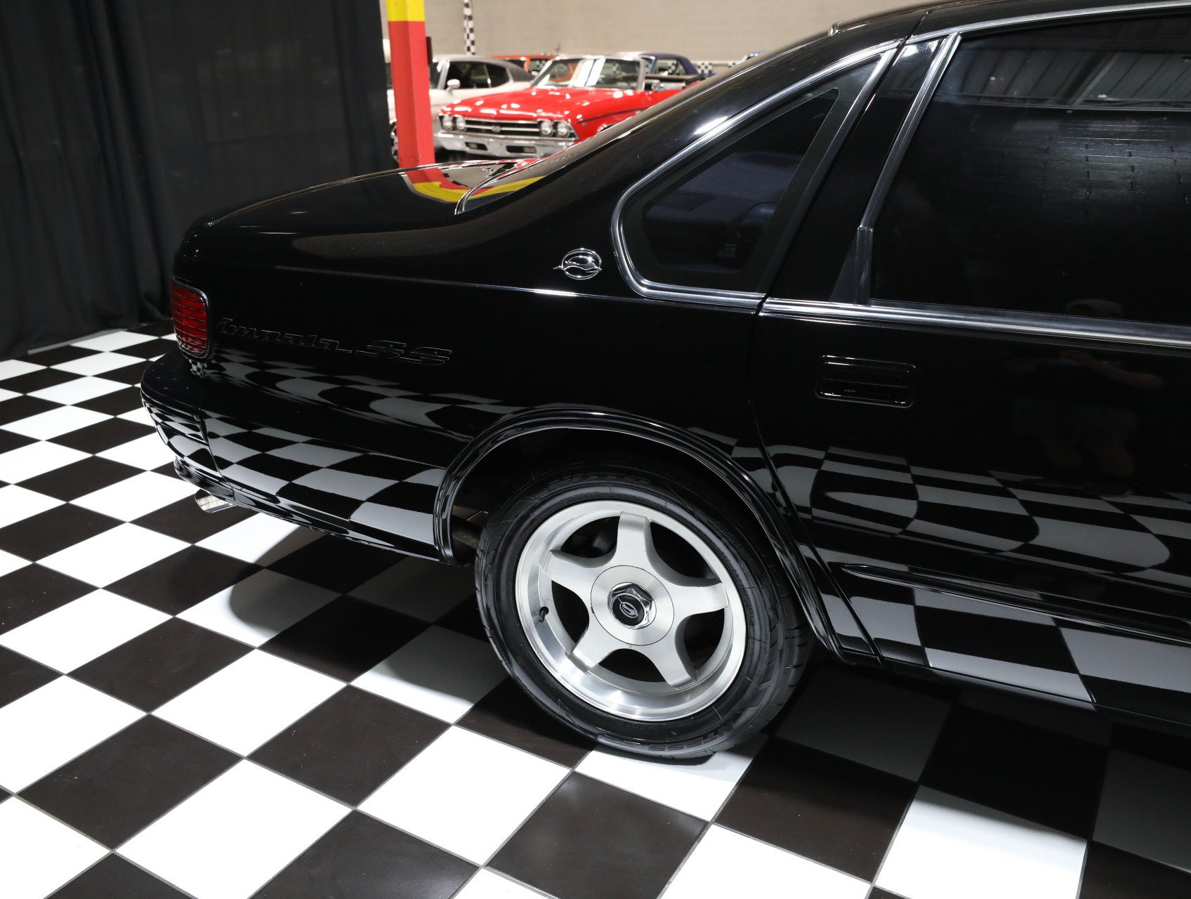 Used 1996 Chevrolet Impala SS RWD image 17