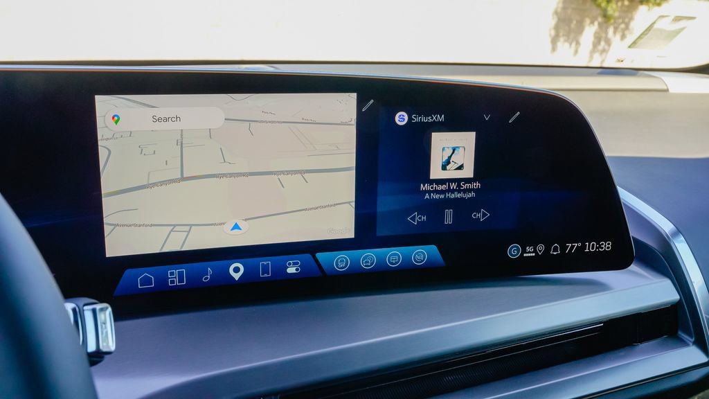 New 2027 Cadillac Vistiq Luxury w/ LPO, Floor Liner Package AWD/4WD image 15