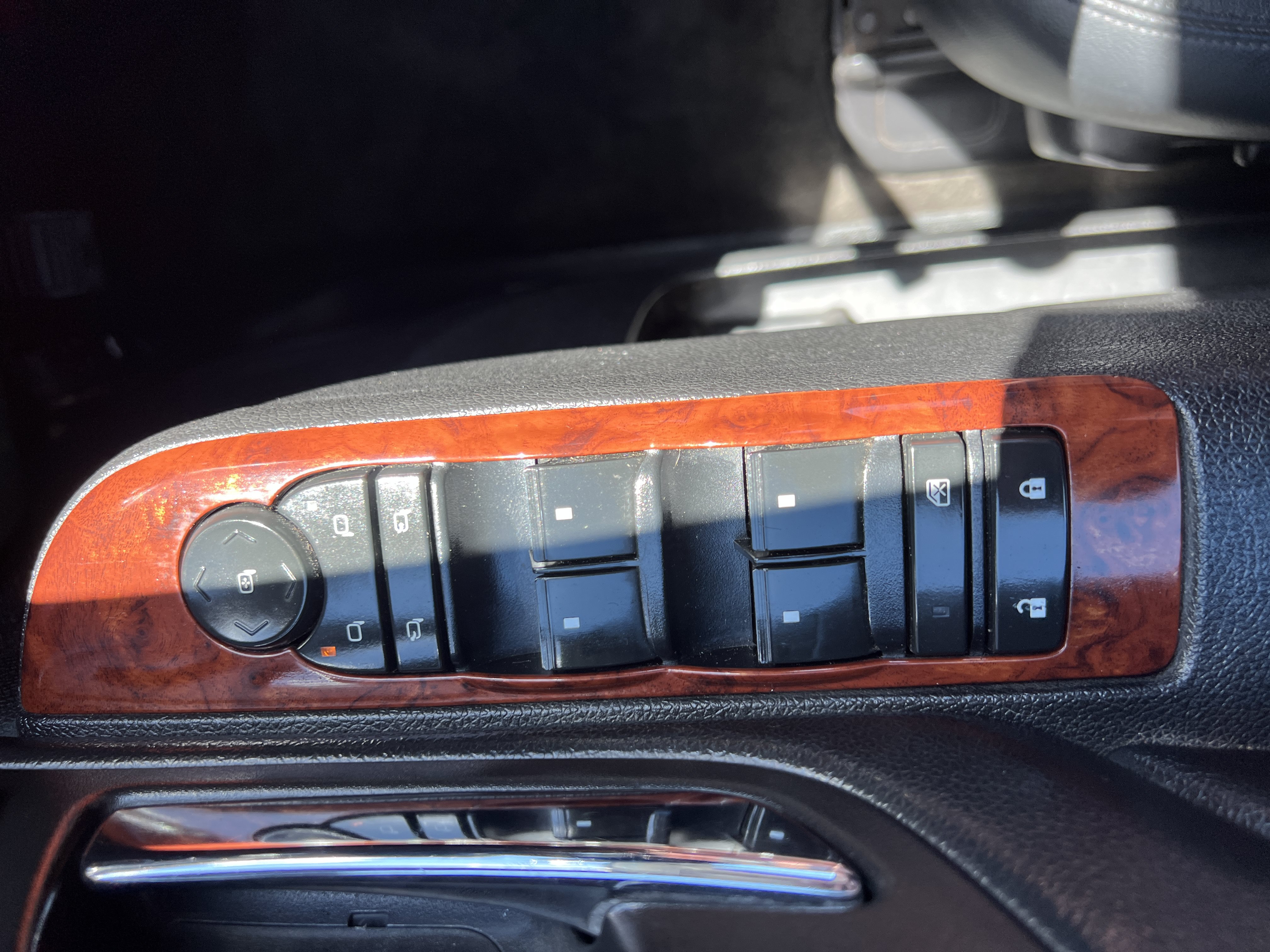 Used 2013 Chevrolet Tahoe LTZ AWD/4WD image 19