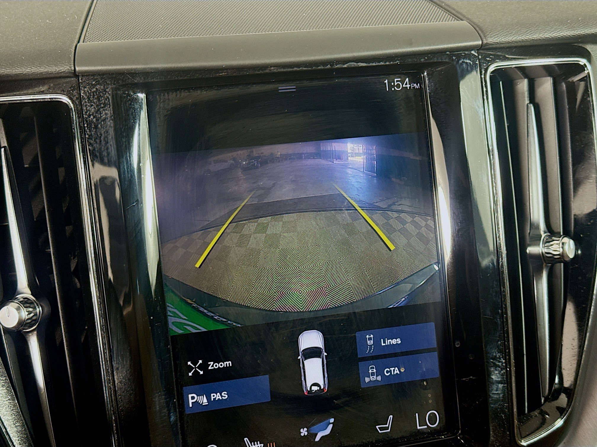 Used 2020 Volvo XC60 T6 Momentum image 19