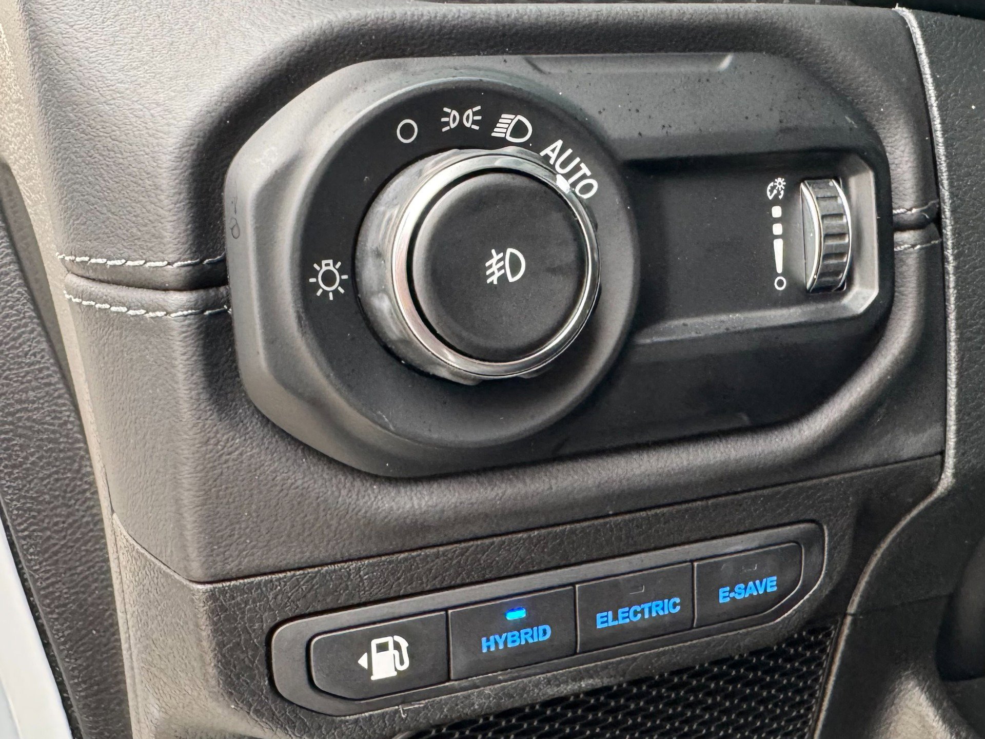 Used 2025 Jeep Wrangler Unlimited Rubicon 4xe image 16