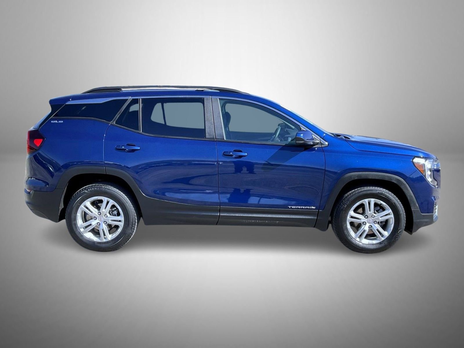 Certified 2023 GMC Terrain SLE w/ Driver Convenience Package AWD/4WD image 4