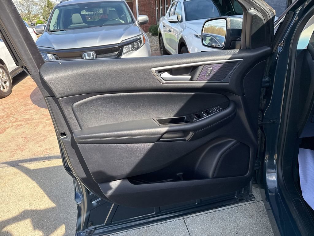Used 2019 Ford Edge SEL w/ Equipment Group 201A AWD/4WD image 23