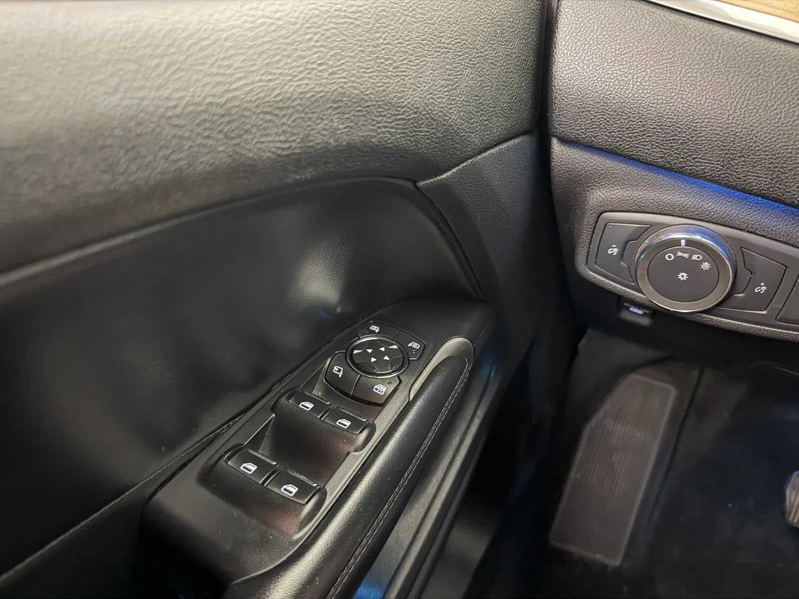 Used 2015 Lincoln MKC AWD w/ Equipment Group 102A Reserve image 10