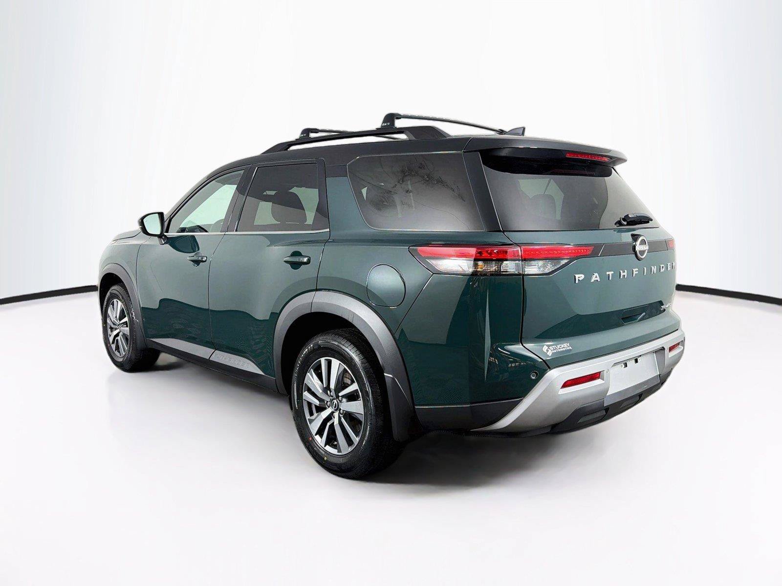 Used 2023 Nissan Pathfinder SL AWD/4WD image 9