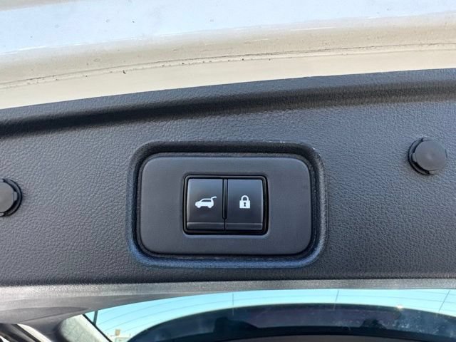 Used 2025 Nissan Pathfinder SV AWD/4WD image 12