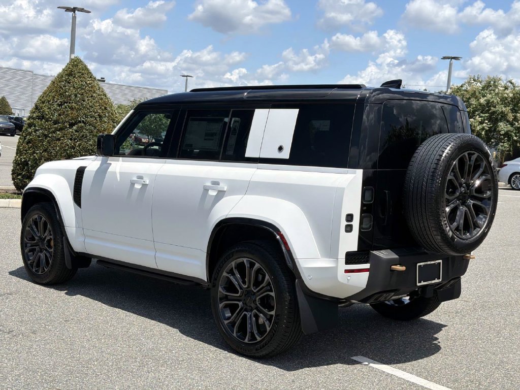 New 2026 Land Rover Defender 110 OCTA AWD/4WD image 3