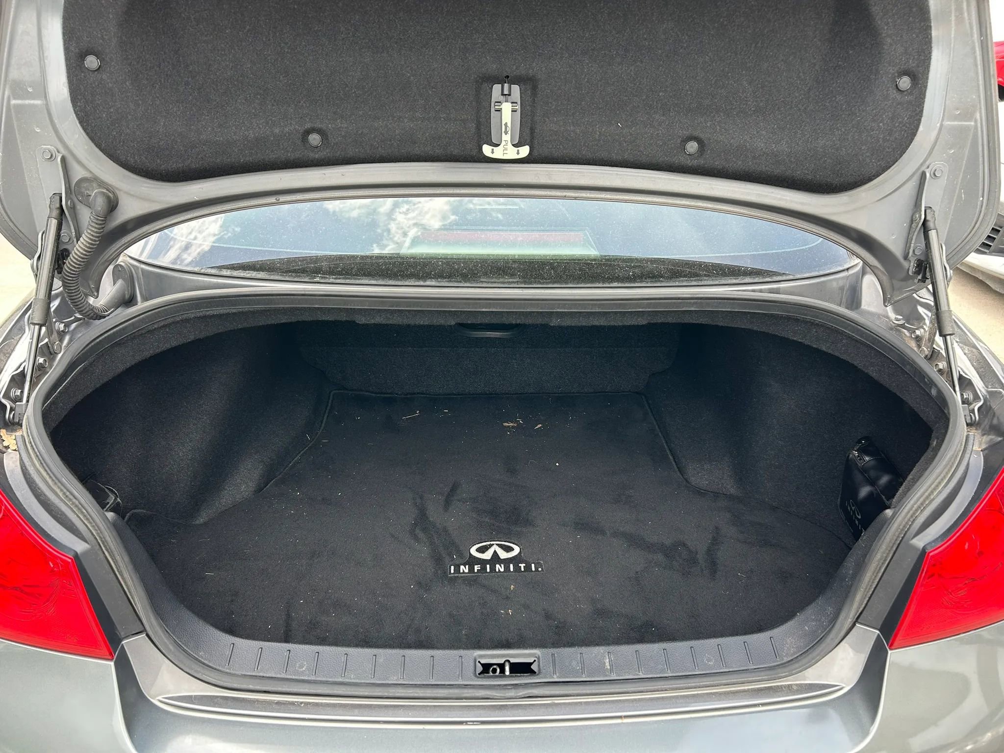 Used 2012 INFINITI G37 Journey w/ Premium Pkg image 28