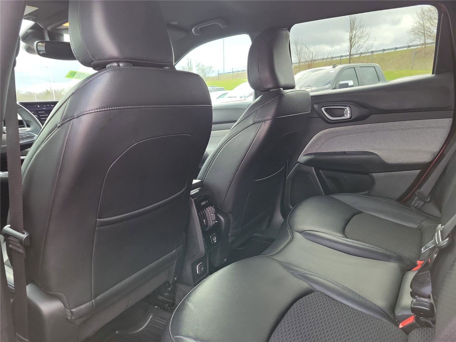 Used 2024 Jeep Compass Latitude AWD/4WD image 13